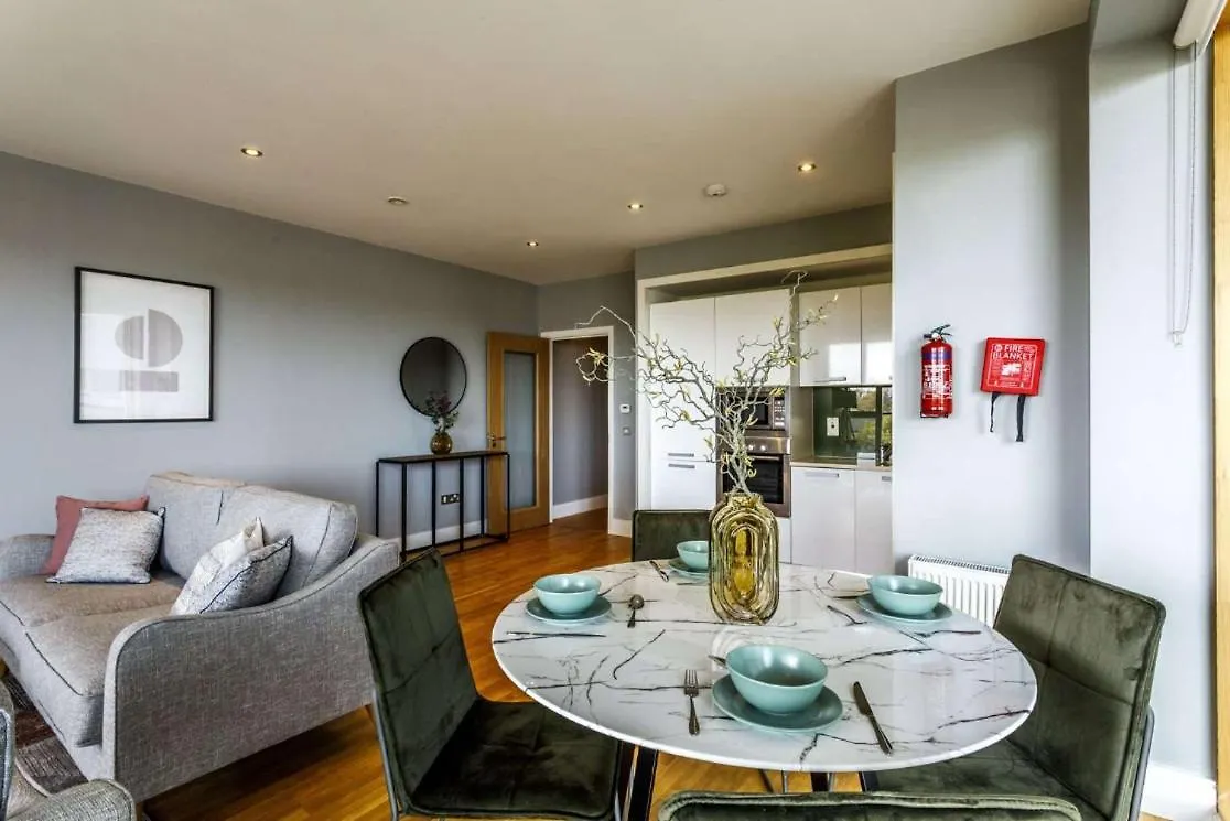 Private Room Available In Spacious High Rise Apartment With Park & City View location